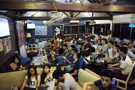 Vui bóng đá không quên... sức khỏe ảnh 1
