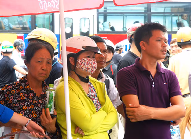 Hình ảnh thí sinh buổi đầu thi THPT Quốc gia 2016 ảnh 19