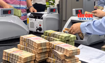 Tiền gửi tại các ngân hàng tăng nhờ lãi suất huy động tăng.