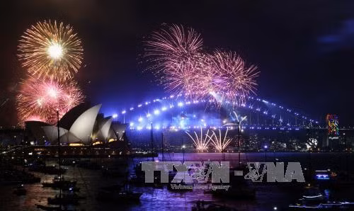 Màn pháo hoa rực rỡ chào đón Năm mới 2018 ở Sydney ảnh 6