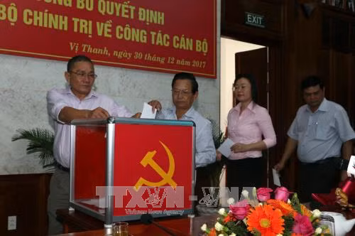 Ông Lữ Văn Hùng thay ông Trần Công Chánh làm Bí thư Tỉnh ủy Hậu Giang ảnh 2