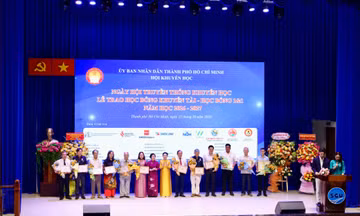 TP Hồ Chí Minh: Trao hơn 1,8 tỷ đồng học bổng khuyến tài năm học 2026-2027