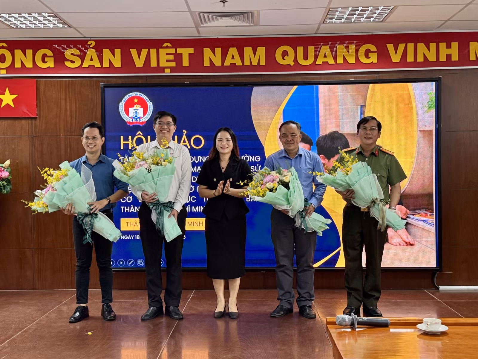 Chú thích ảnh