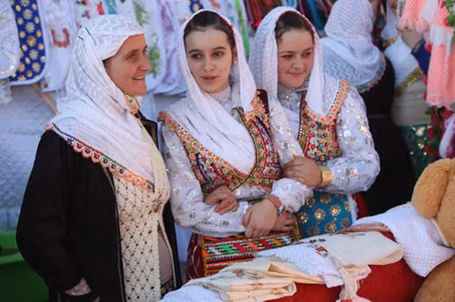 Lễ cưới truyền thống lạ mắt tại Bulgaria ảnh 5