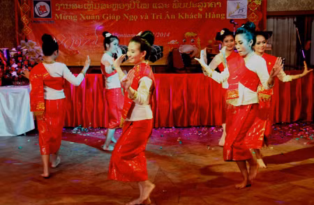 LaoVietBank đón Tết sớm ảnh 2