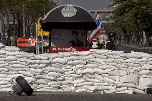 Bangkok trong ngày đầu bị 'đóng cửa' ảnh 11
