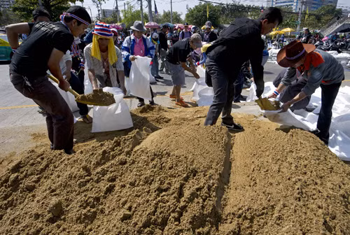 Bangkok trong ngày đầu bị 'đóng cửa' ảnh 10