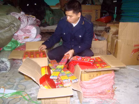 Khởi tố vụ buôn lậu 19,4kg pháo nổ từ Trung Quốc ảnh 1