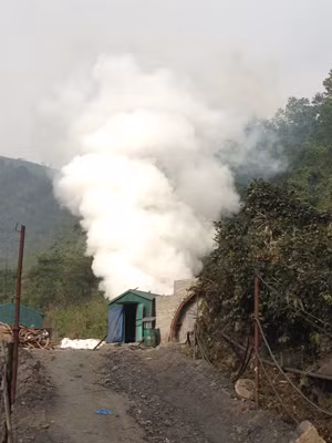 Tìm thấy thi thể thứ 6 trong vụ cháy khí lò than ảnh 2
