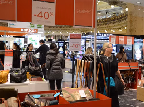 Paris vào mùa bán hàng hạ giá ảnh 2