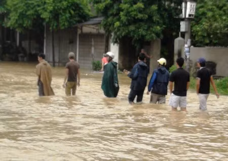 QL1A ngập sâu, ô tô xếp hàng dài 5km ảnh 3