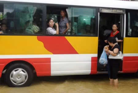 QL1A ngập sâu, ô tô xếp hàng dài 5km ảnh 4