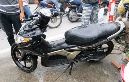 Suýt chết vì lao xe xuống cống sâu 4m ảnh 2