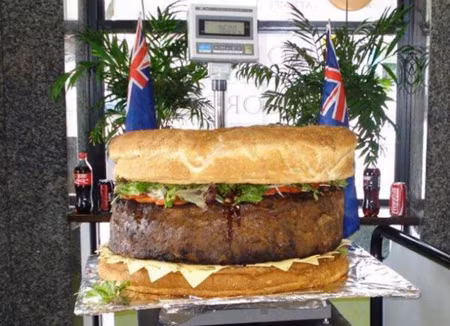 Mỹ lập kỷ lục với hamburger khổng lồ ảnh 1