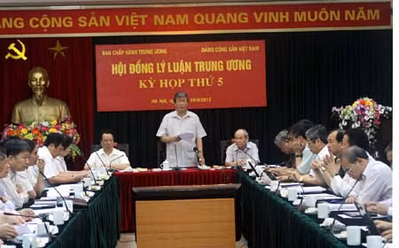 Kỳ họp thứ 5 Hội đồng Lý luận Trung ương ảnh 1