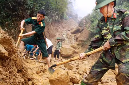 Tập trung tìm kiếm người bị nạn ở Mù Cang Chải ảnh 1