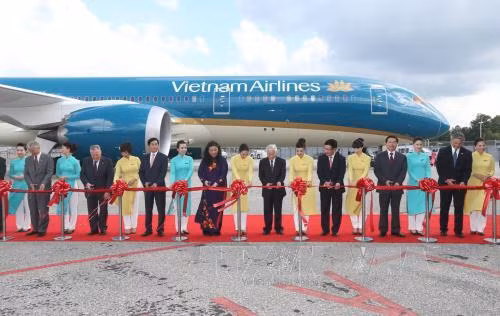 Bàn giao Boeing 787-9 Dreamliner đầu tiên cho Việt Nam ảnh 1