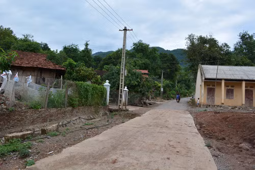 Bản Khơ Mú không có người sinh con thứ 3 ảnh 1