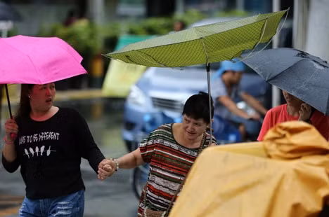 Bão Linfa tràn vào Trung Quốc ảnh 1