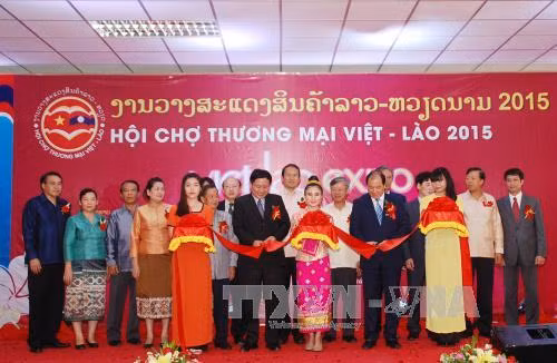 Khai mạc Hội chợ Thương mại Việt – Lào 2015 ảnh 1