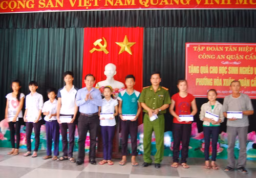 Tân Hiệp Phát san sẻ khó khăn với trẻ em nghèo miền Trung ảnh 3