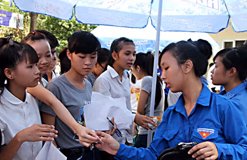 Vượt nắng nóng tiếp sức mùa thi ảnh 5