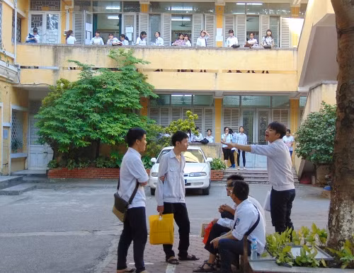Sáng 2/7, hơn 1 triệu thí sinh làm bài môn văn ảnh 6