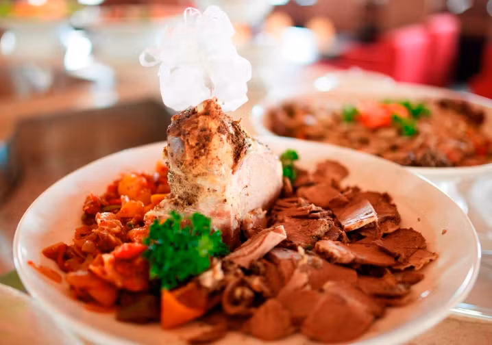 Buffet Nga trên đỉnh Bà Nà ảnh 3