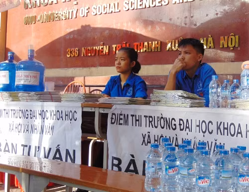 Sáng 2/7, hơn 1 triệu thí sinh làm bài môn văn ảnh 10