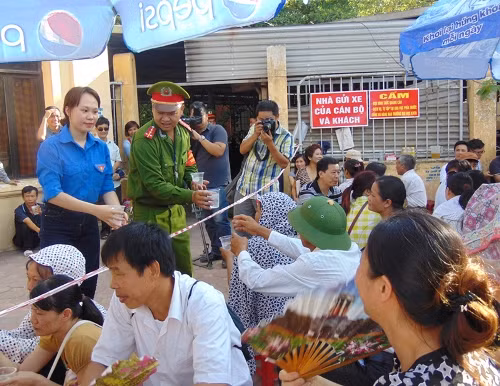 Sáng 2/7, hơn 1 triệu thí sinh làm bài môn văn ảnh 12