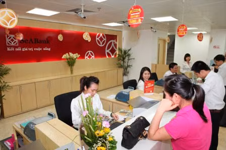 Ngân hàng hút khách gửi tiết kiệm, nhận tiền kiều hối ảnh 1