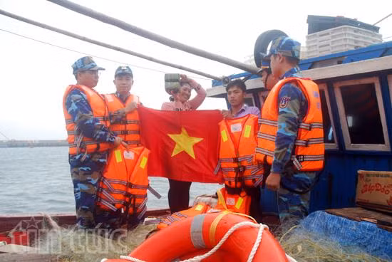 Bộ Tư lệnh Cảnh sát biển tổ chức chương trình ‘Tết cùng ngư dân’ ảnh 4
