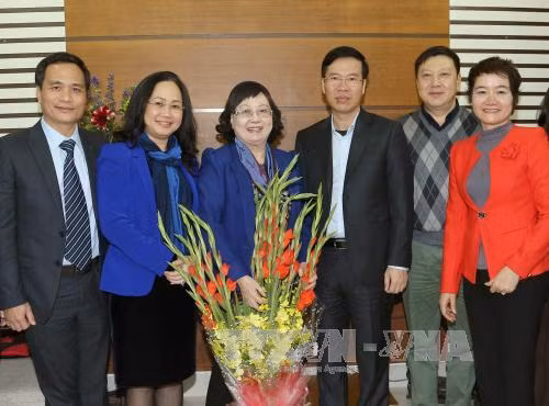 Trưởng Ban Tuyên giáo Trung ương Võ Văn Thưởng thăm các nhà khoa học, văn nghệ sỹ nhân ảnh 1