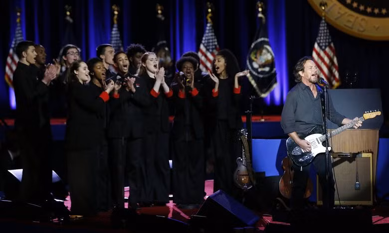 Dân Mỹ chen kín hội trường nghe ông Obama phát biểu từ biệt ảnh 7
