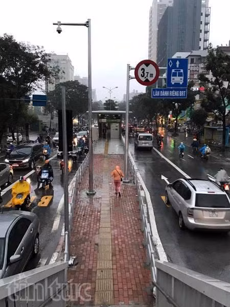 Hành khách đi xe buýt nhanh tăng mạnh từng ngày ảnh 1