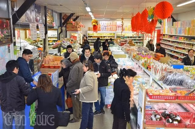 Sôi động hội chợ đón Tết Việt giữa Paris ảnh 1