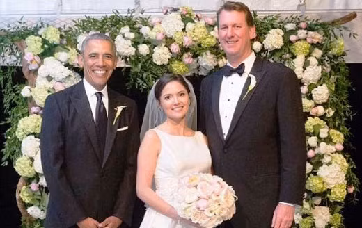Hậu tiệc chia tay, Tổng thống Obama làm phù rể cho nhân viên ảnh 1