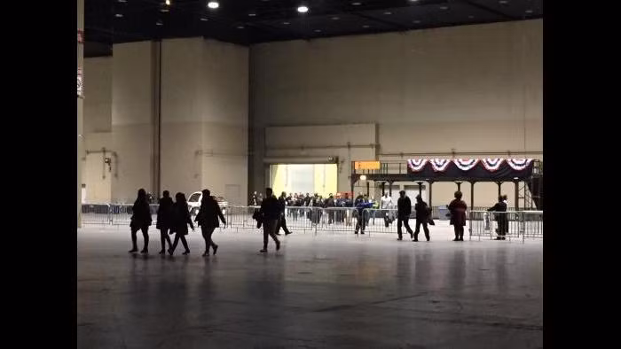 Dân Mỹ chen kín hội trường nghe ông Obama phát biểu từ biệt ảnh 2