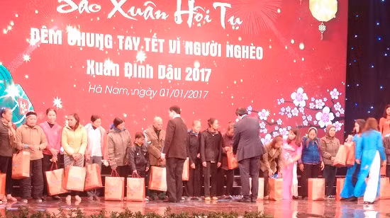 Tập đoàn Tân Á Đại Thành trao tặng 200 triệu cho 'Quỹ vì người nghèo tỉnh Hà Nam' ảnh 1