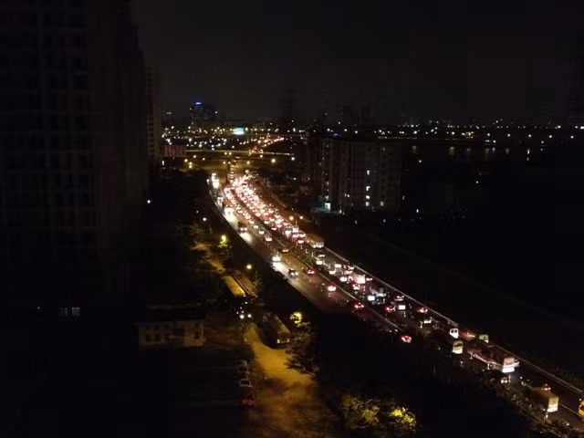 Gần Tết, nhiều ngả đường Hà Nội ùn tắc nặng ảnh 5