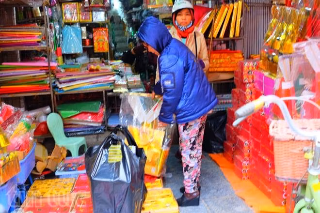 Nhộn nhịp sắm lễ cúng ông Công, ông Táo ảnh 2