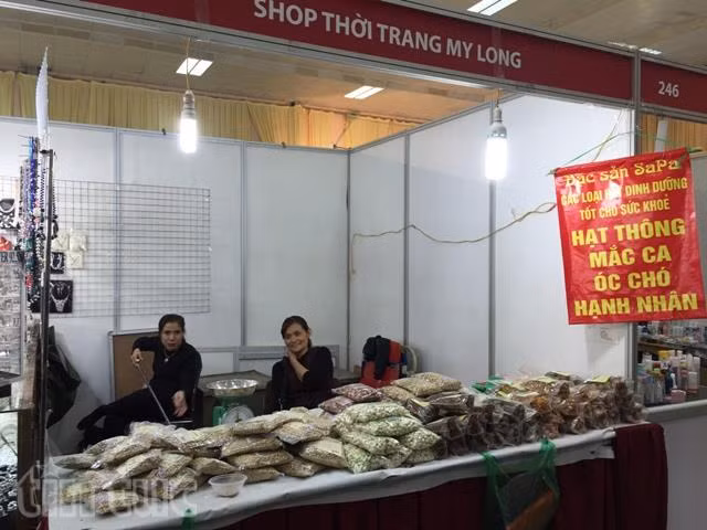 Dân phố háo hức 'săn lùng' đặc sản quê ảnh 2
