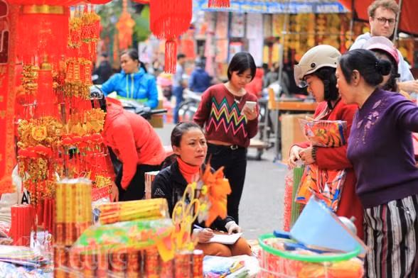 Người Hà Nội hối hả sắm Tết ảnh 2