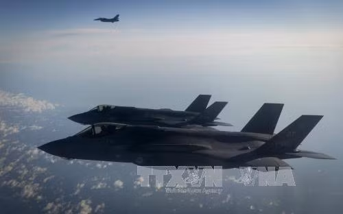 Israel nhận 2 chiếc tiêm kích tàng hình F-35 đầu tiên ở Trung Đông ảnh 1