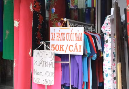 Ồ ạt xả hàng cuối năm ảnh 4