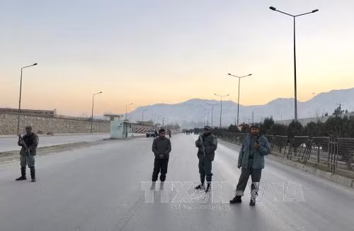Đánh bom kép gần nhà quốc hội Afghanistan, gần 70 người thương vong ảnh 1