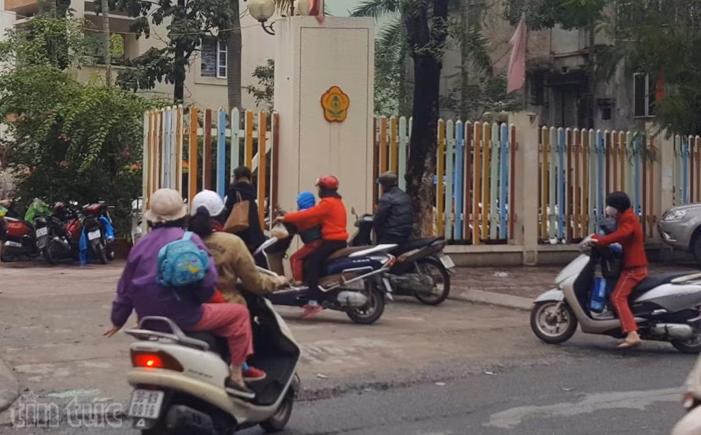 Người Hà Nội co ro “hưởng” rét “ngọt” ảnh 5