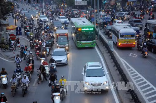 Thí điểm lắp dải phân cách cứng bảo vệ làn đường xe buýt nhanh ảnh 1