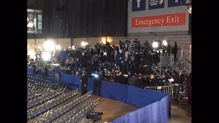 Dân Mỹ chen kín hội trường nghe ông Obama phát biểu từ biệt ảnh 6