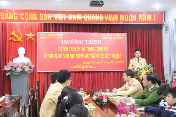 Tuyên truyền luật giao thông cho học sinh tiểu học ảnh 1